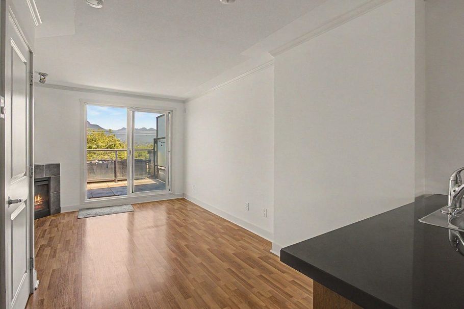 PH18 2265 E Hastings Street Vancouver, BC - 2