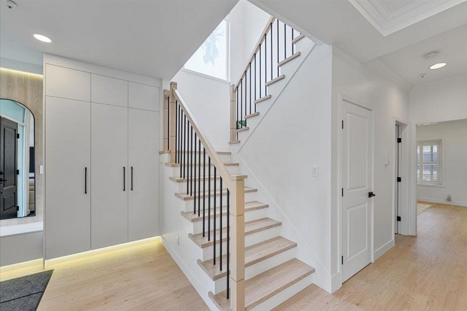 817 W 60th Avenue Vancouver, BC - 5