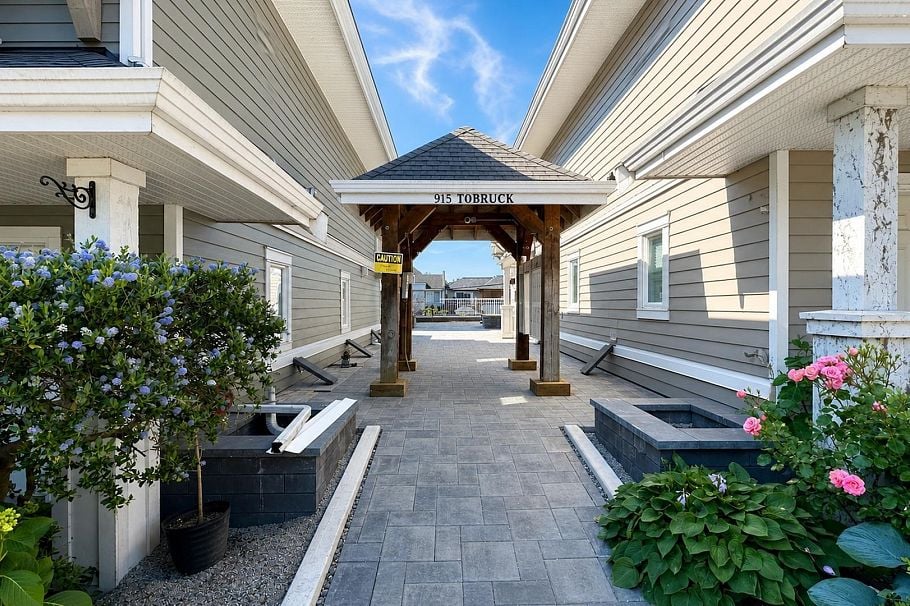 13 915 Tobruck Avenue North Vancouver, BC - 27
