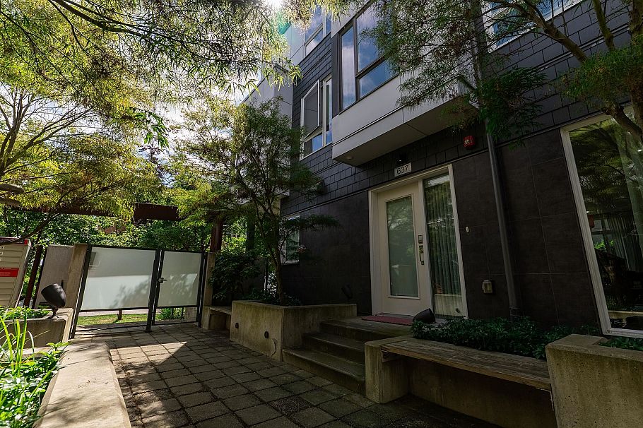 637 Victoria Drive Vancouver, BC - 36