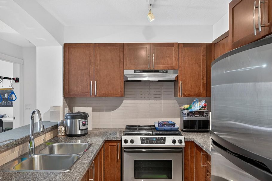 311 5725 Agronomy Road Vancouver, BC - 3