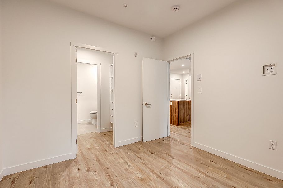 206 3594 Malsum Drive North Vancouver, BC - 18