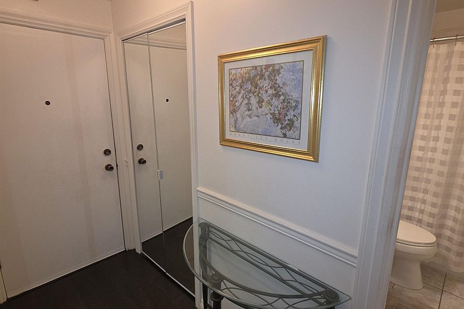 313 145 W 18 Street North Vancouver, BC - 3