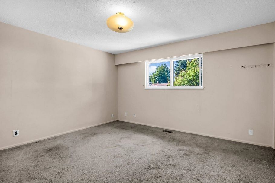 1205 E 49th Avenue Vancouver, BC - 22