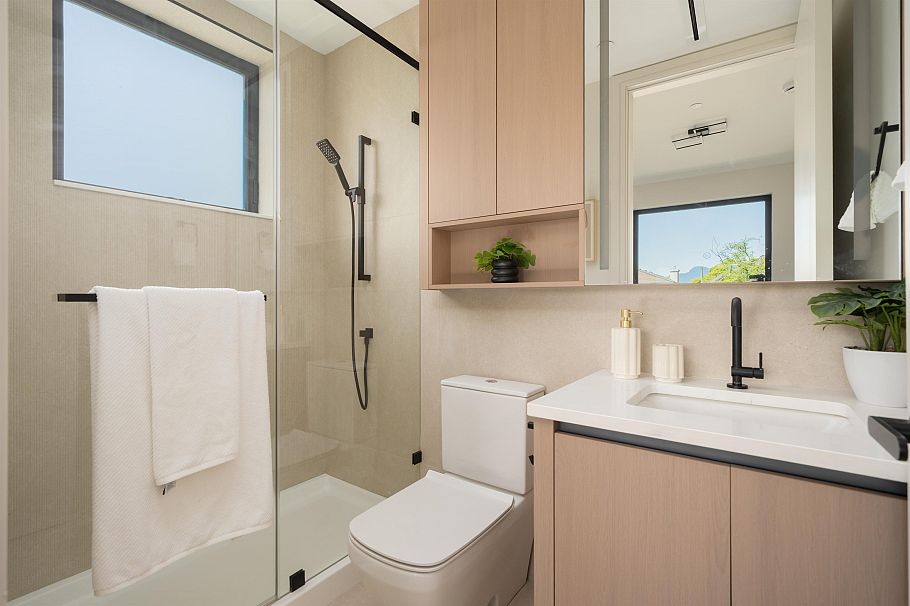 1 1450 E 30th Avenue Vancouver, BC - 22