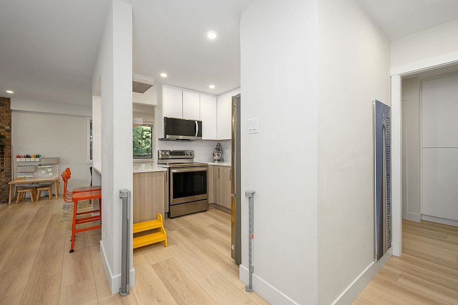 316 1385 Draycott Road North Vancouver, BC - 24