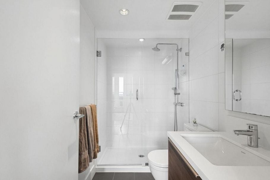 2303 1550 Fern Street North Vancouver, BC - 17