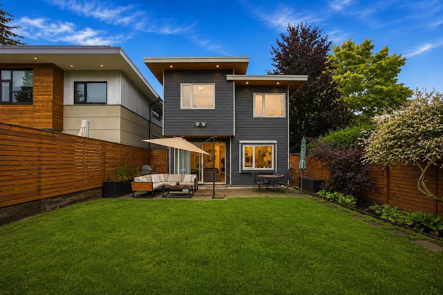 364 W 15th Street North Vancouver, BC - 24