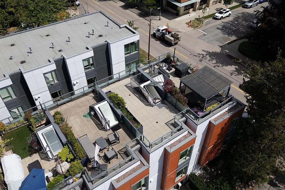 637 Victoria Drive Vancouver, BC - 32