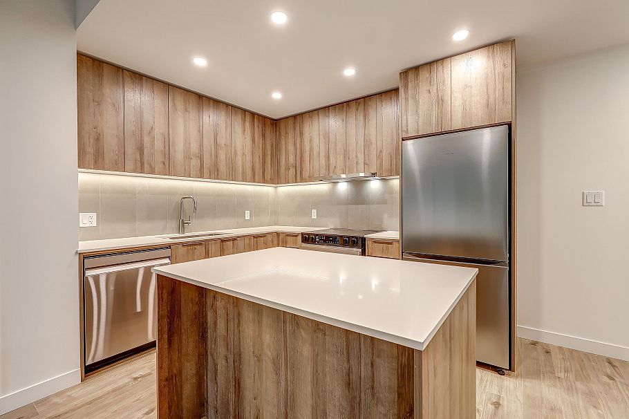 206 3594 Malsum Drive North Vancouver, BC - 13