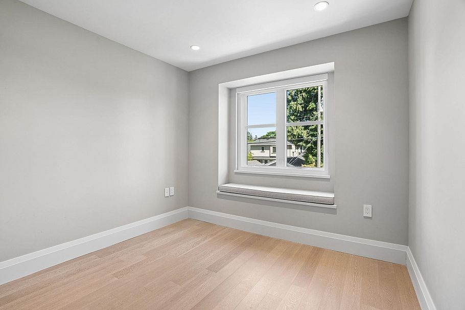 4481 W 15th Avenue Vancouver, BC - 25