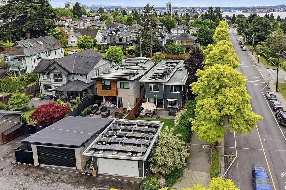 364 W 15th Street North Vancouver, BC - 29