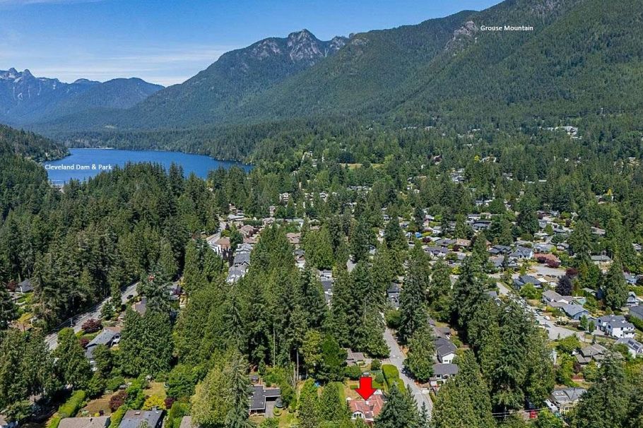 1110 Handsworth Road North Vancouver, BC - 39