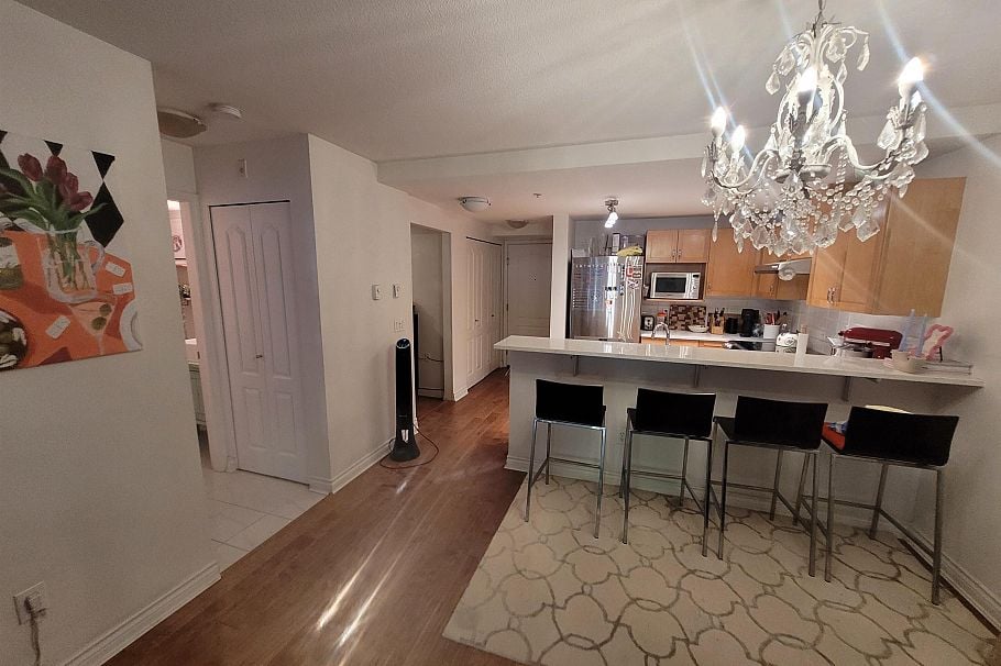 3068 W 4th Avenue Vancouver, BC - 5