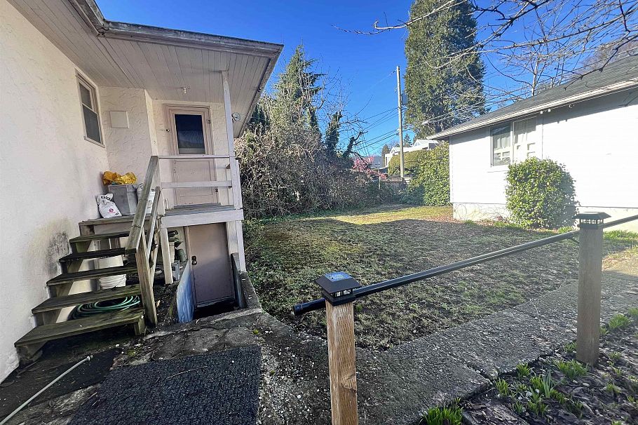 1315 W 58th Avenue Vancouver, BC - 2