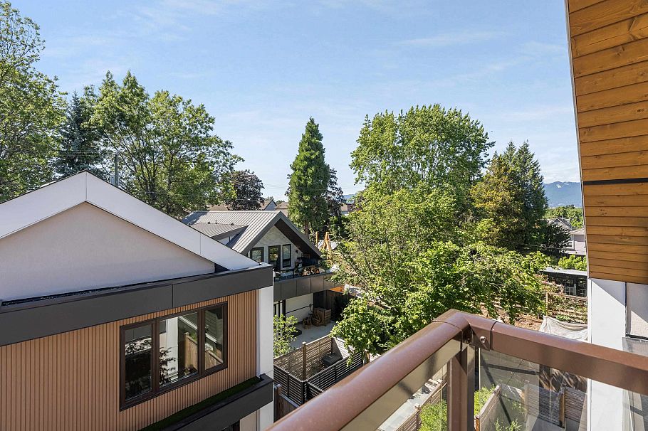 2 3391 Victoria Drive Vancouver, BC - 12