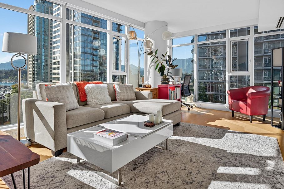 702 1205 W Hastings Street Vancouver, BC - 1