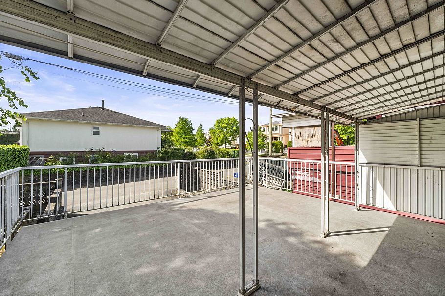 2514 E 49th Avenue Vancouver, BC - 10
