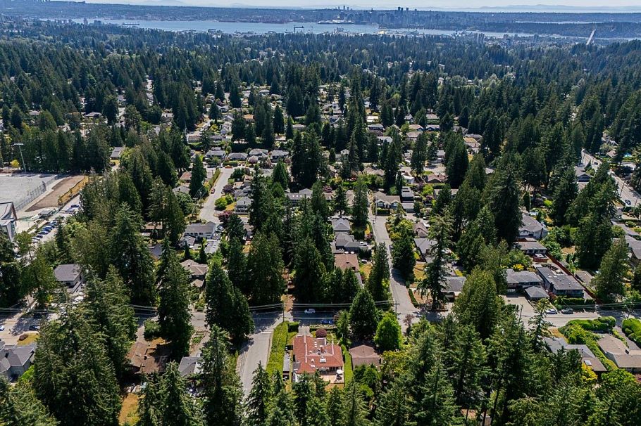 1110 Handsworth Road North Vancouver, BC - 35