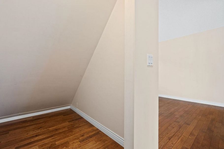 1 230 E Keith Road North Vancouver, BC - 18