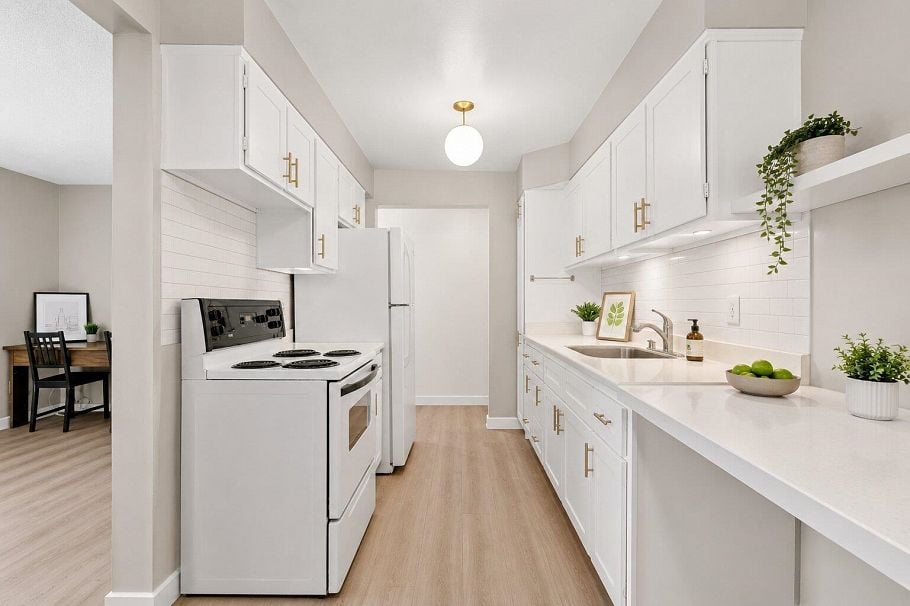 122 3461 East 49th Avenue Vancouver, BC - 8