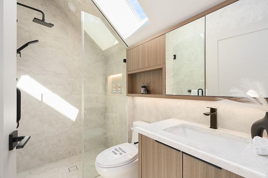 2 3391 Victoria Drive Vancouver, BC - 27