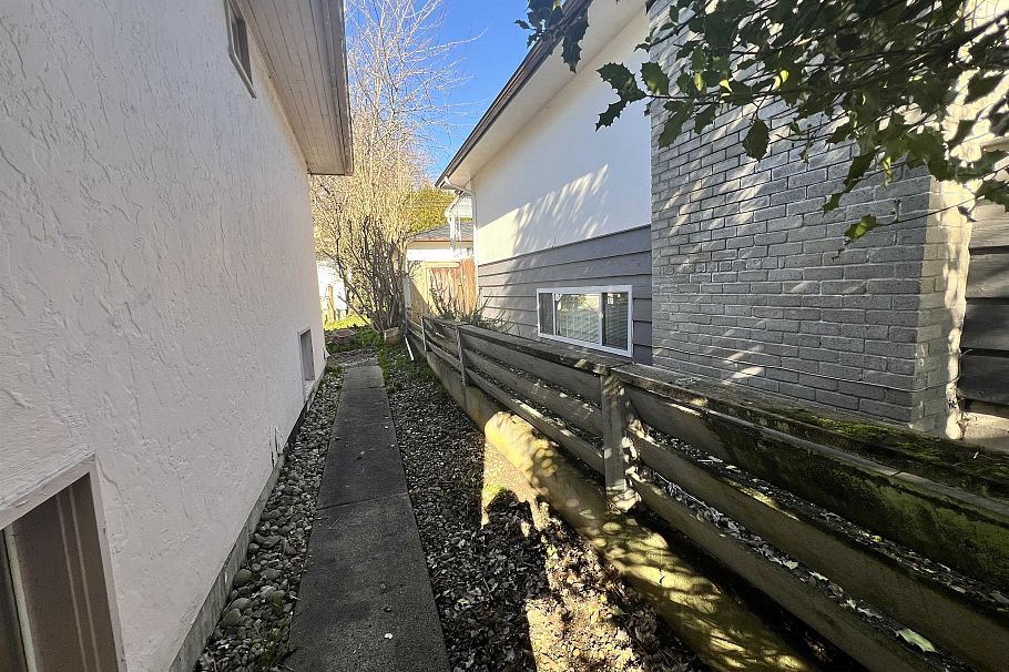 1315 W 58th Avenue Vancouver, BC - 3