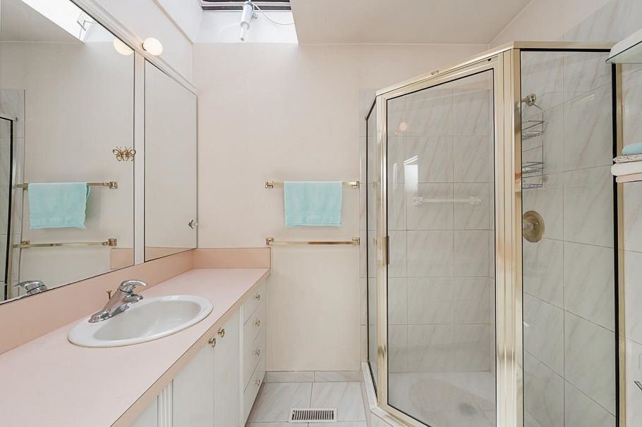 1110 Handsworth Road North Vancouver, BC - 14