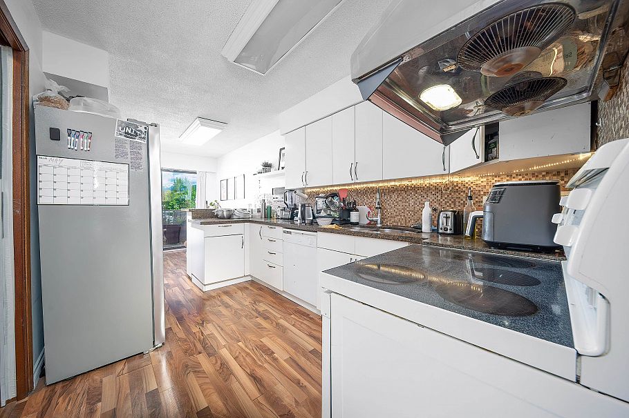 2275 Pandora Street Vancouver, BC - 10