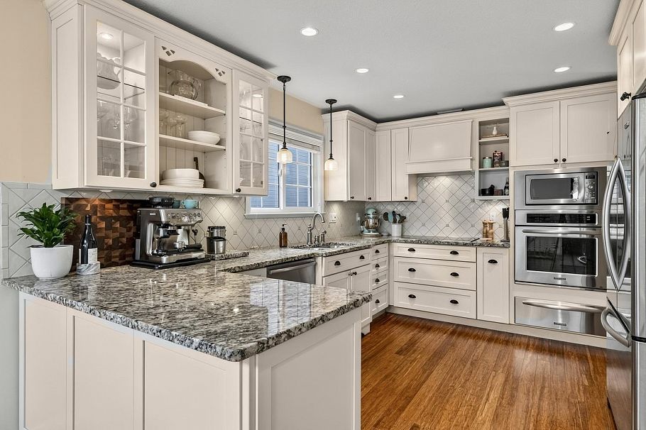 2989 W 40th Avenue Vancouver, BC - 4