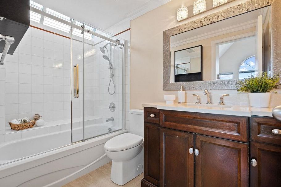 1 230 E Keith Road North Vancouver, BC - 15