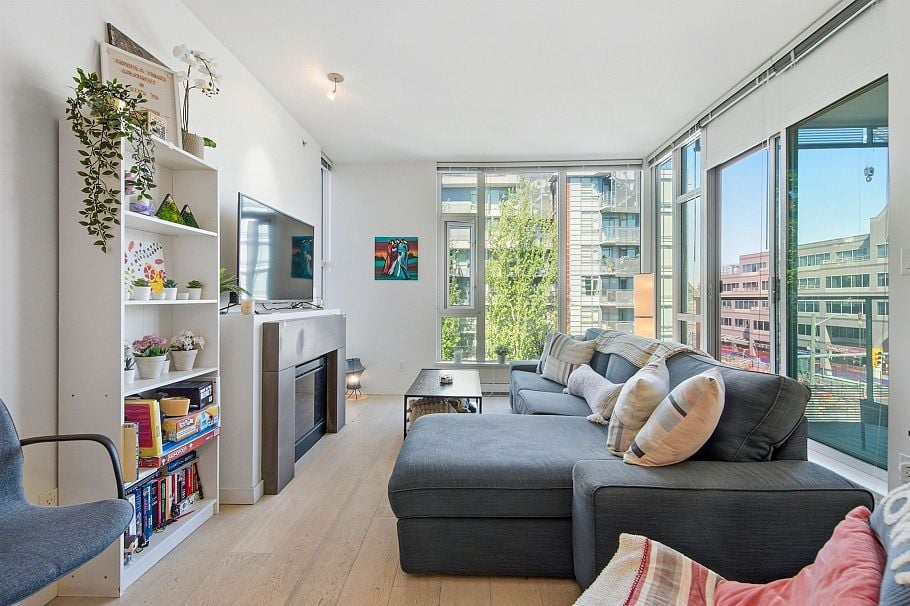 403 2528 Maple Street Vancouver, BC - 3