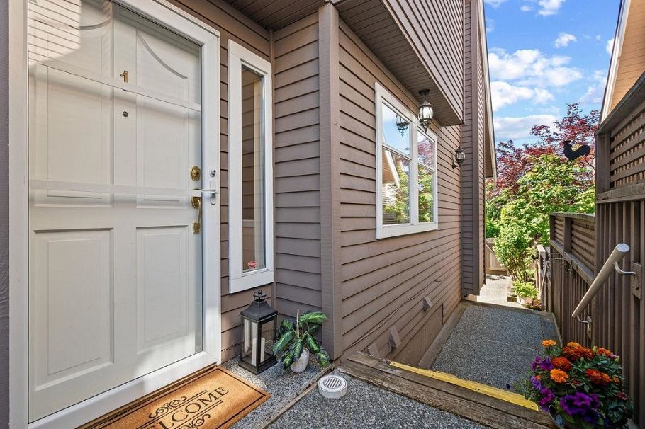 1 230 E Keith Road North Vancouver, BC - 29