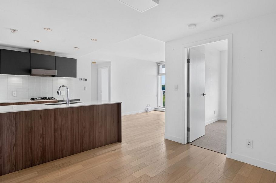 906 2221 E 30th Avenue Vancouver, BC - 2
