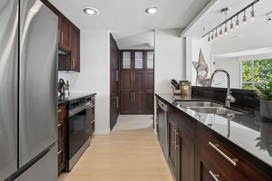 301 1502 Island Park Walk Vancouver, BC - 13