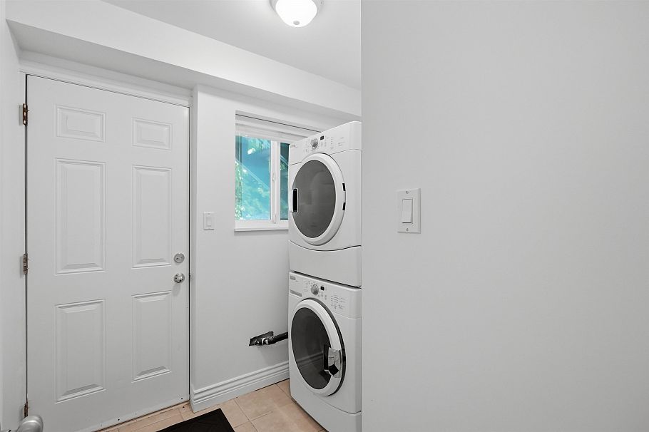 3693 Regent Avenue North Vancouver, BC - 35