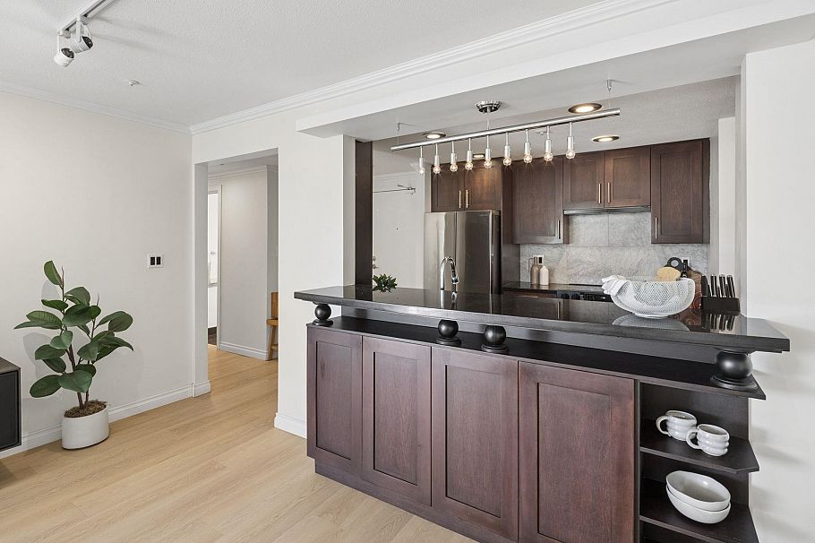 301 1502 Island Park Walk Vancouver, BC - 11
