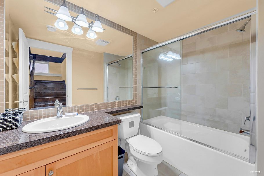 2139 W 22nd Avenue Vancouver, BC - 33