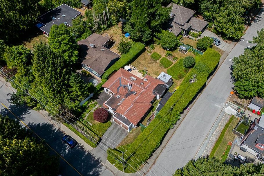 1110 Handsworth Road North Vancouver, BC - 31