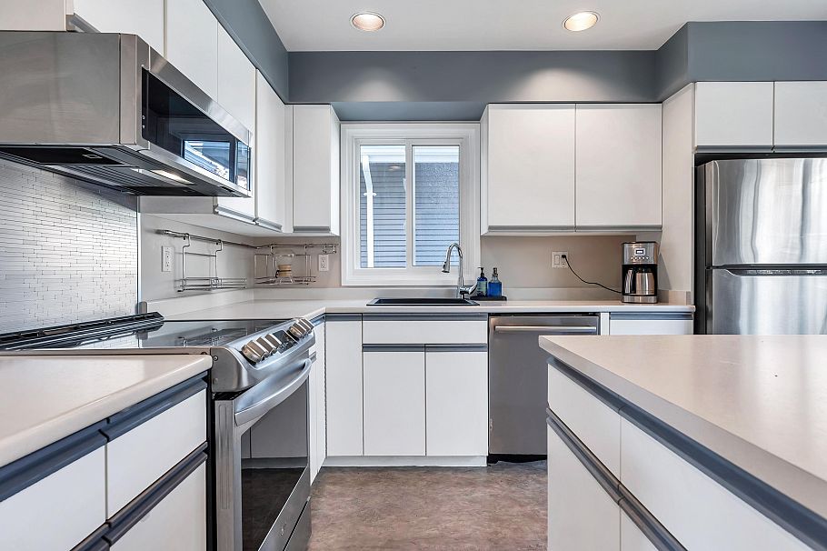 304 223 E Keith Road North Vancouver, BC - 12