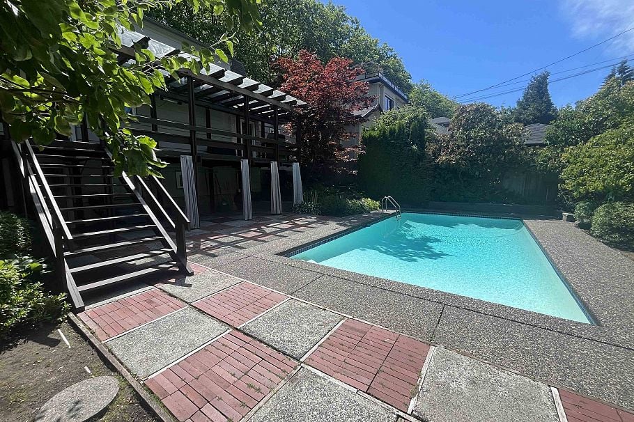 3877 W Broadway Vancouver, BC - 4