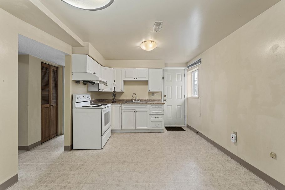 2514 E 49th Avenue Vancouver, BC - 14