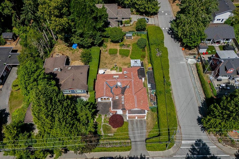 1110 Handsworth Road North Vancouver, BC - 32