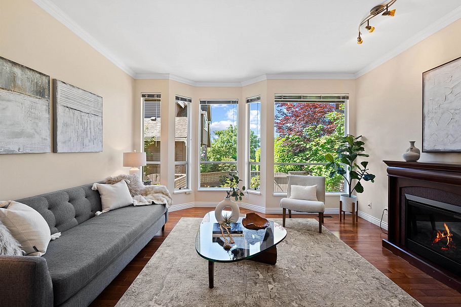 1 230 E Keith Road North Vancouver, BC - 3
