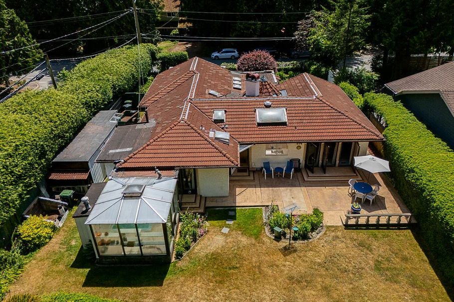 1110 Handsworth Road North Vancouver, BC - 2