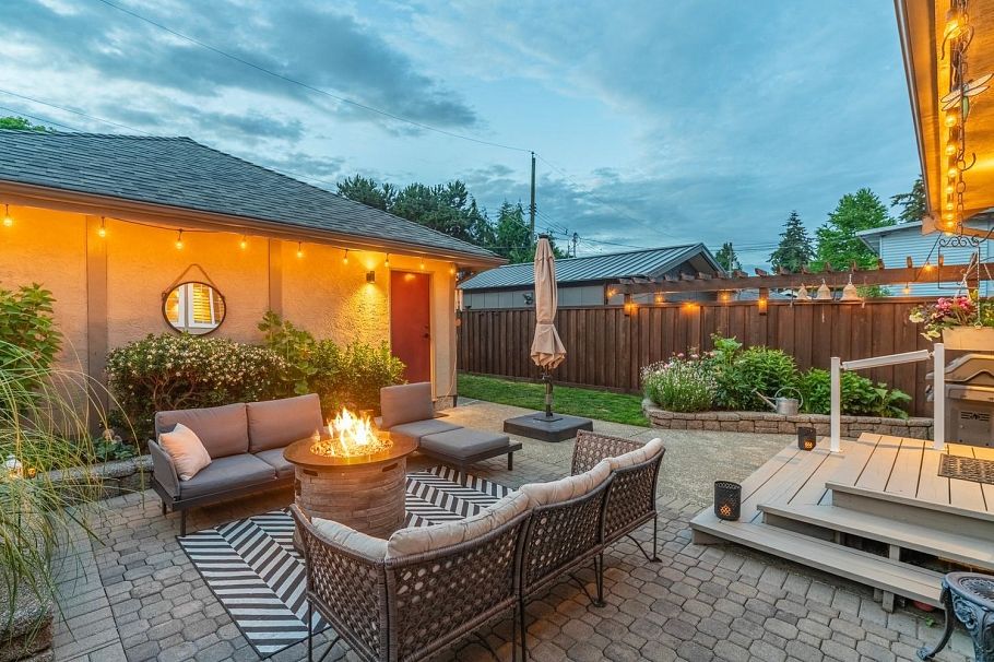 2989 W 40th Avenue Vancouver, BC - 2