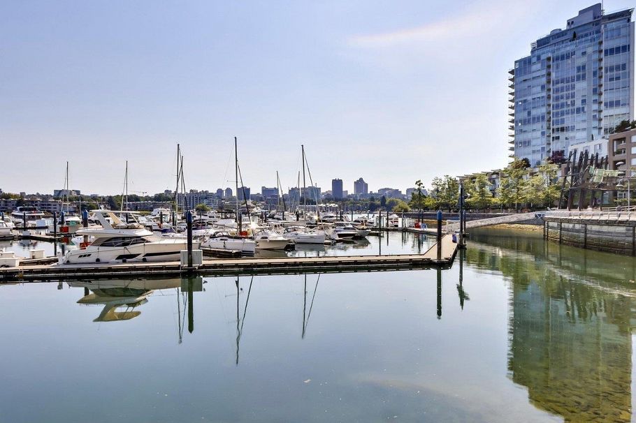 1708 198 Aquarius Mews Vancouver, BC - 24