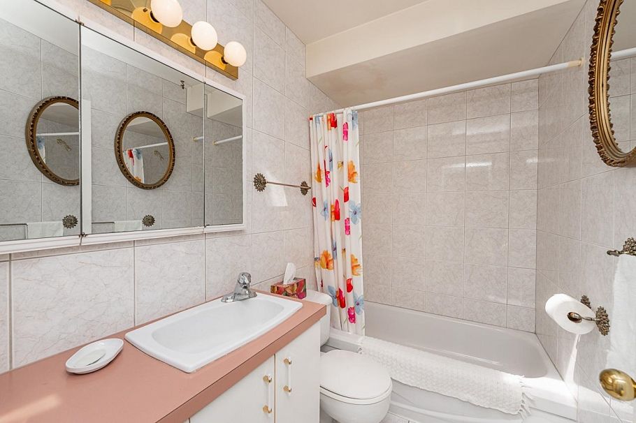 1110 Handsworth Road North Vancouver, BC - 16