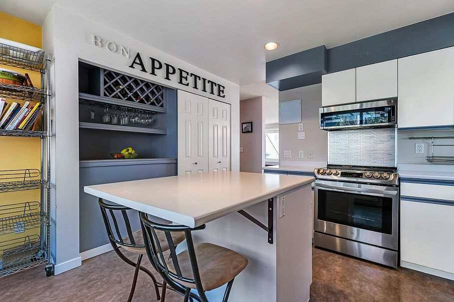 304 223 E Keith Road North Vancouver, BC - 17