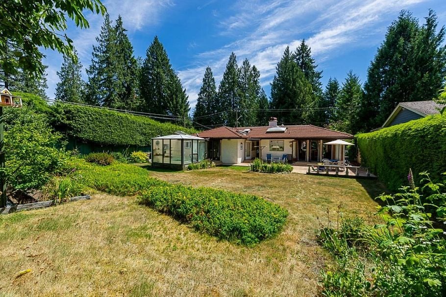 1110 Handsworth Road North Vancouver, BC - 30